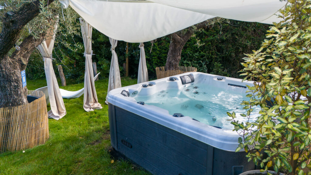 Kabane 81 avec jacuzzi Prouilly Reims